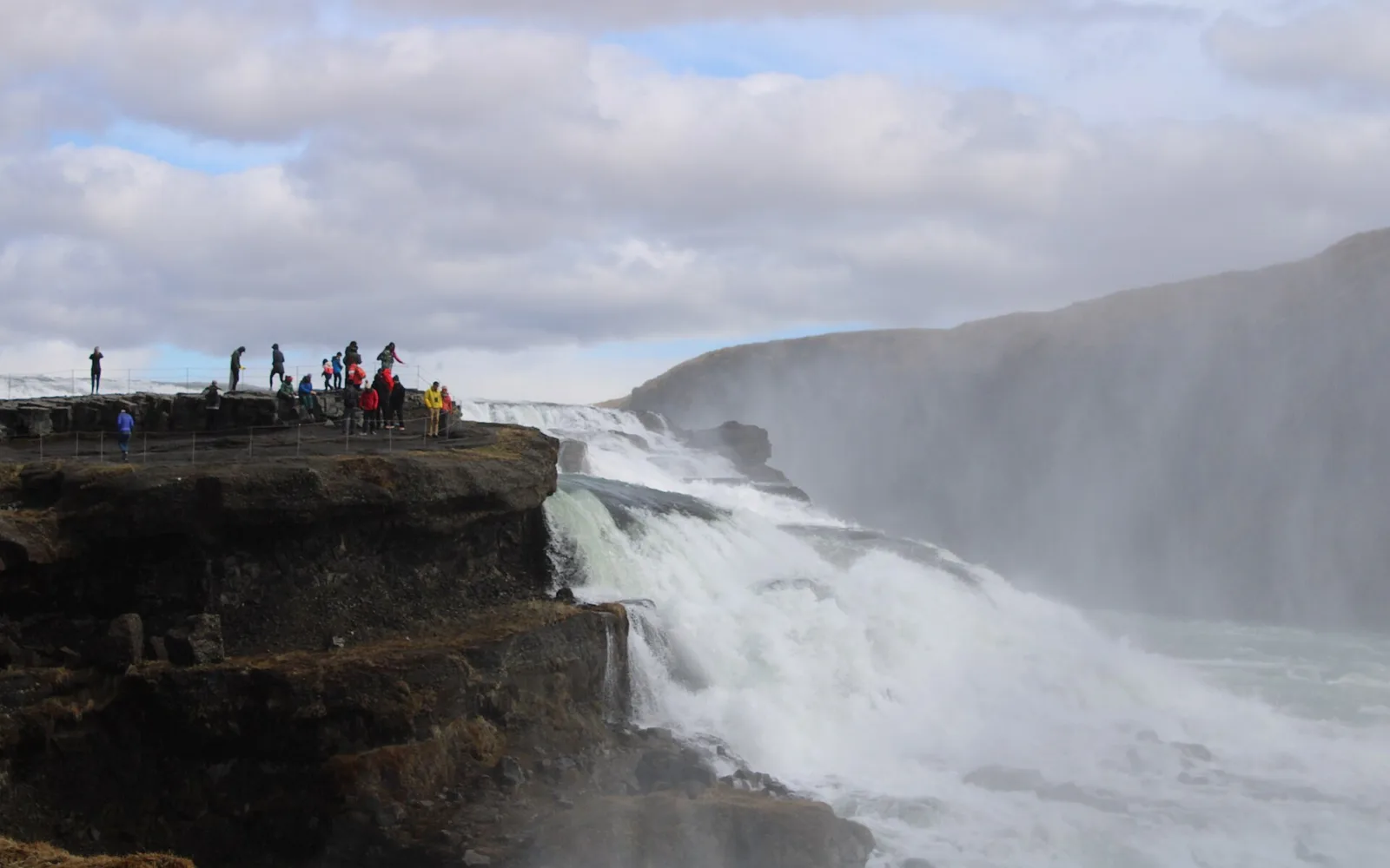 Golden Circle waterfall and geothermal landscape; illustrates the route scale between Þingvellir and Gullfoss where Laugarvatn sits