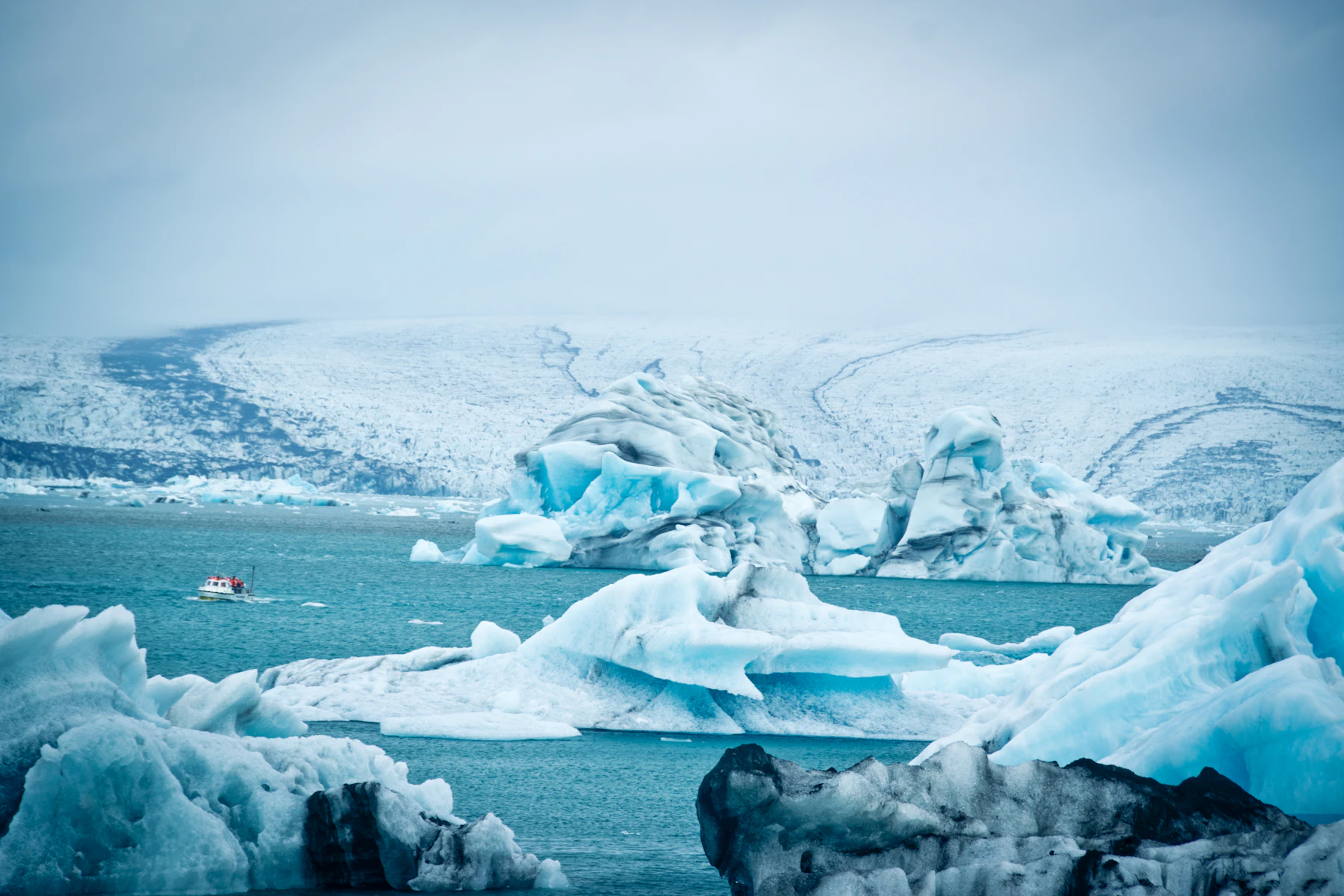 Icebergs, glacier and open water at Jökulsárlón Glacier Lagoon